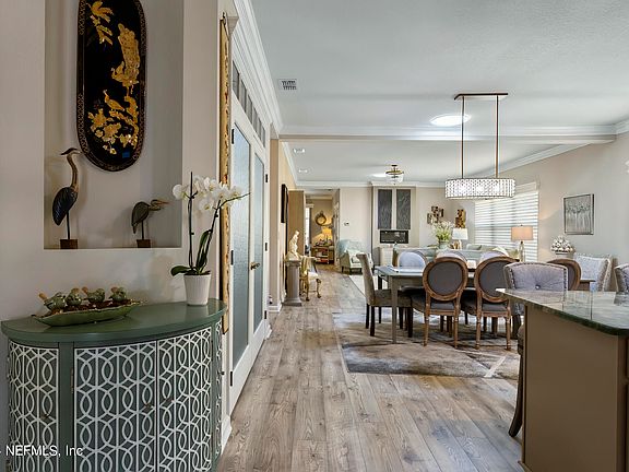 5th image of 224 S ARABELLA Way