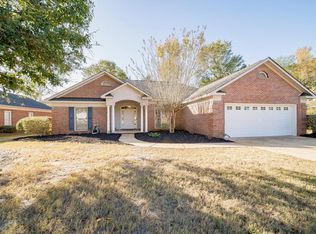 344 Shadow Wood Dr, Smiths Station, AL 36877
