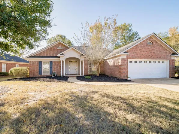344 Shadow Wood Dr, Smiths Station, AL 36877