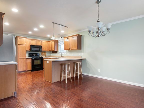 5th image of 1301 W Sheffield Dr