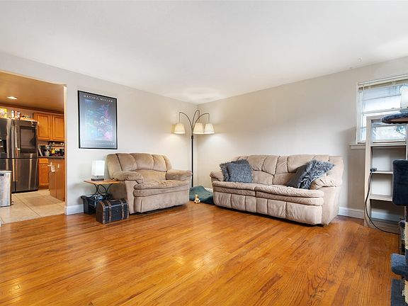 3rd image of 6 Orchard Ave