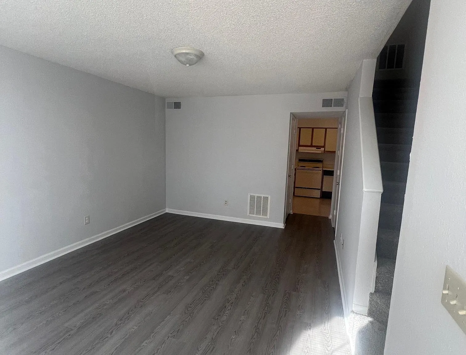 604 Greenwood Dr — Photo 4