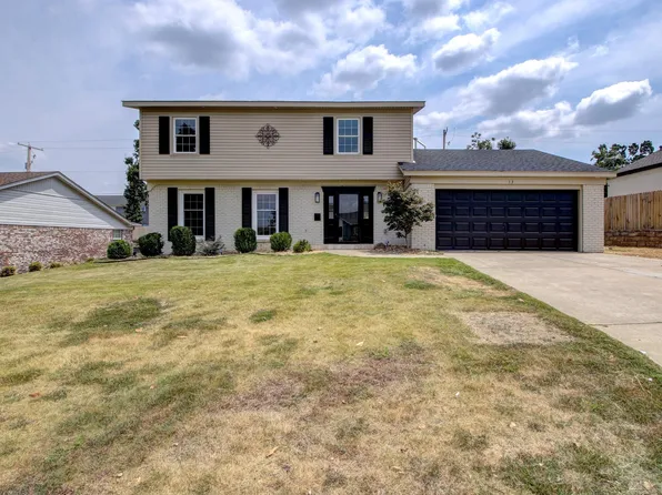 13 Coachlight Dr, Little Rock, AR 72227