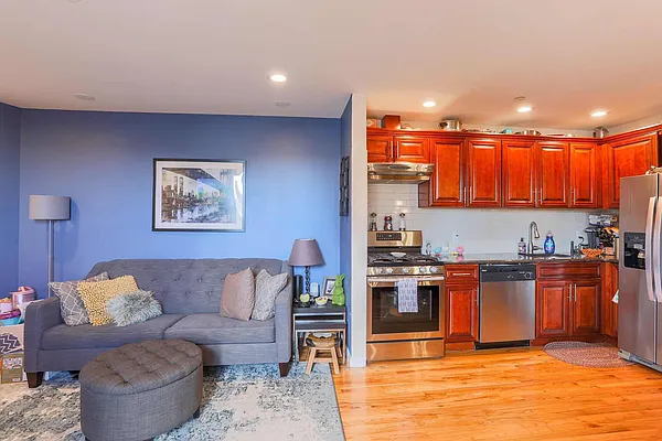 Sold by Momentum Real Estate LLC | media 26