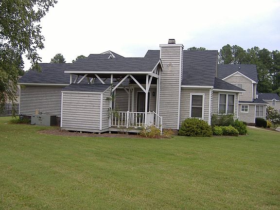 4th image of 100 Willow Oaks Ct