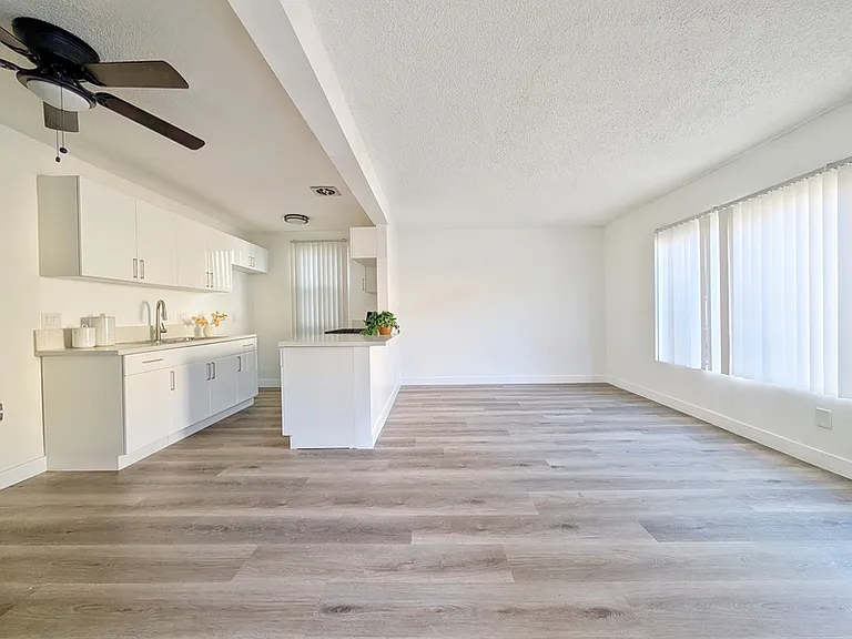 1818 W Sumac Ln #1B — Photo 1