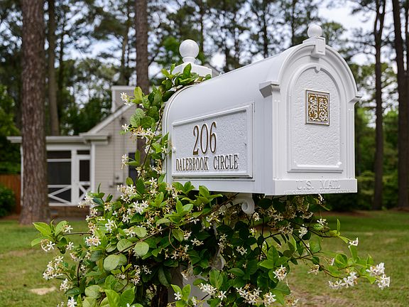 2nd image of 206 Dalebrook Cir