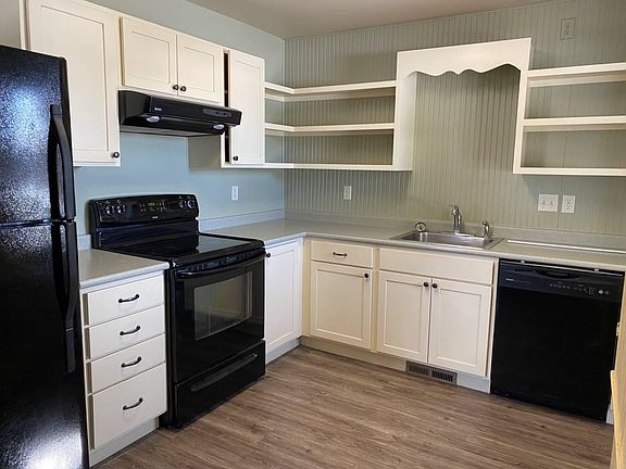 4th image of 72 Greenwood Siding Way