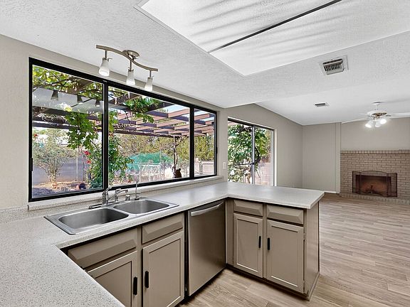 4th image of 7104 Orphelia Ave NE
