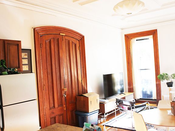 2nd image of 221 Cumberland St APT 2