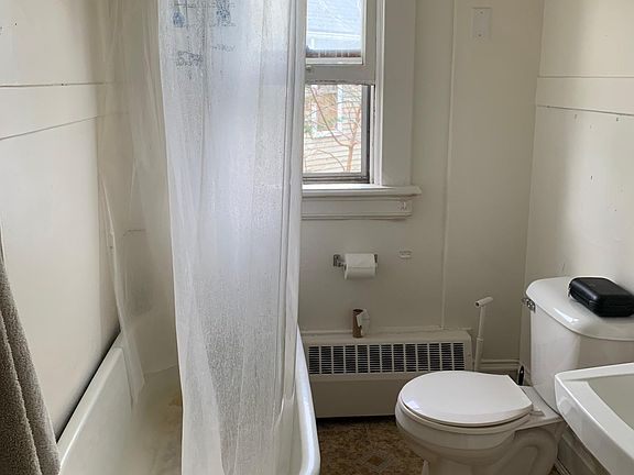 5th image of 811 Leland Ave APT B