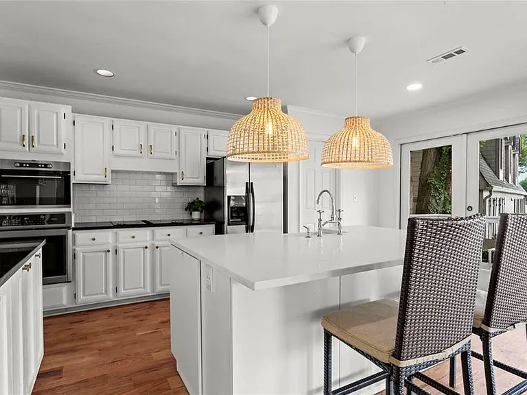 1695 Spinnaker Dr — Photo 11