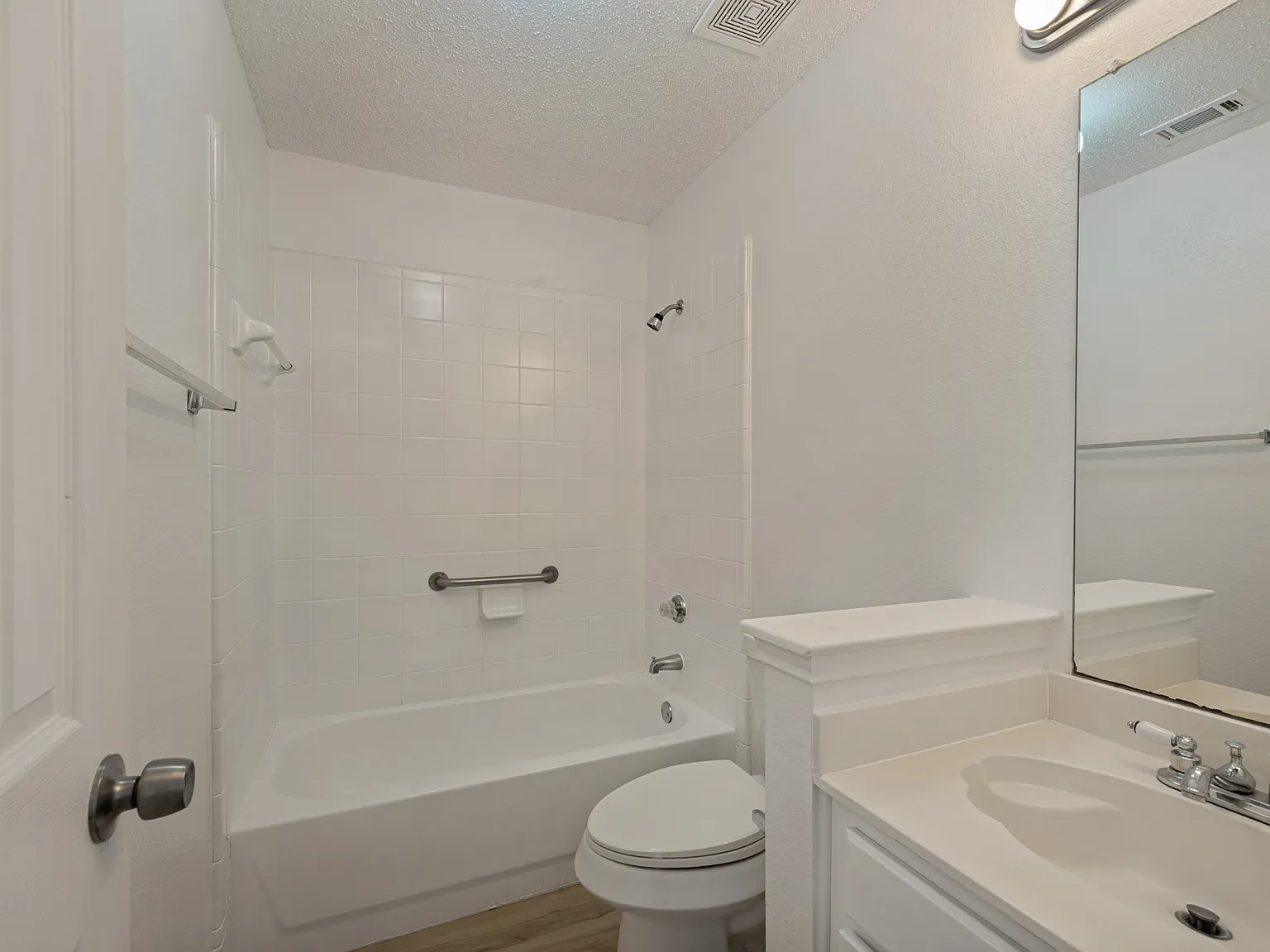 7 bed, 3914 sqft, $4,300 — Photo 3