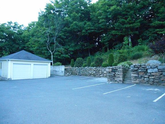 5th image of 84 Sayles Ave
