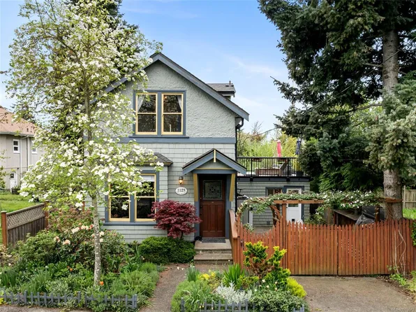 1129 Vista Hts, Victoria, BC V8T 2H3