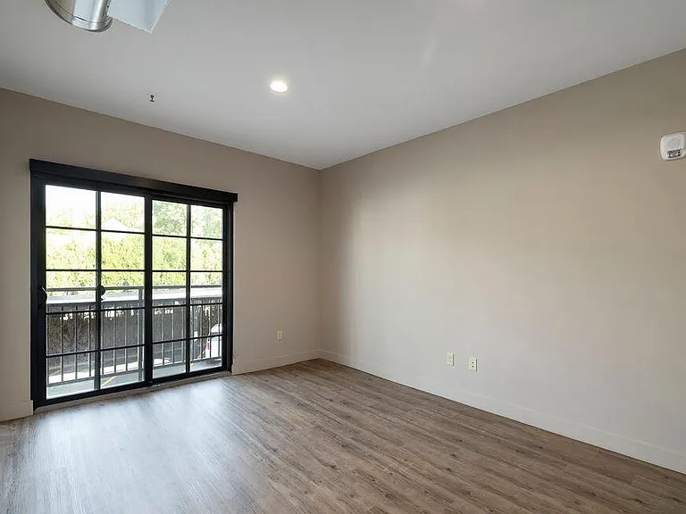 Salt Lake Costume Apartments — Photo 14