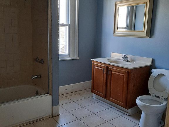 4th image of 2522 Potter St