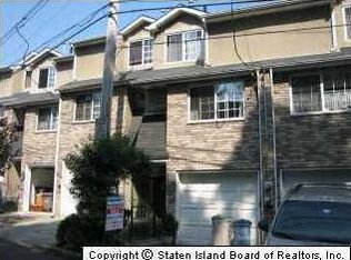 25 Savo Ln, Staten Island, NY 10305