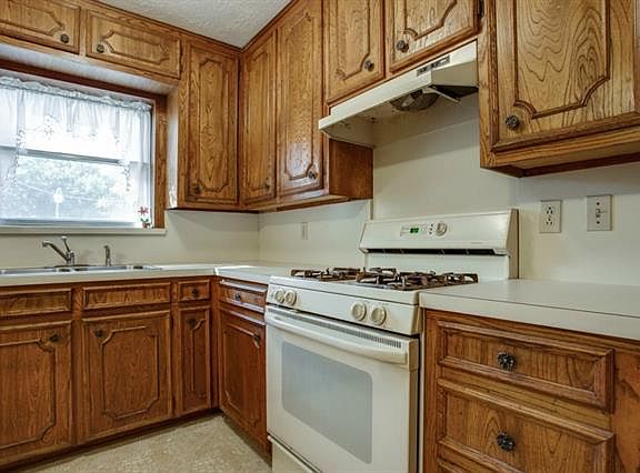 5th image of 1009 E Boyce Ave