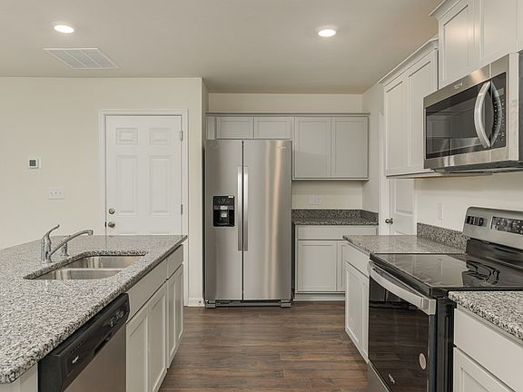 5th image of 3325 Serenity Dr NE
