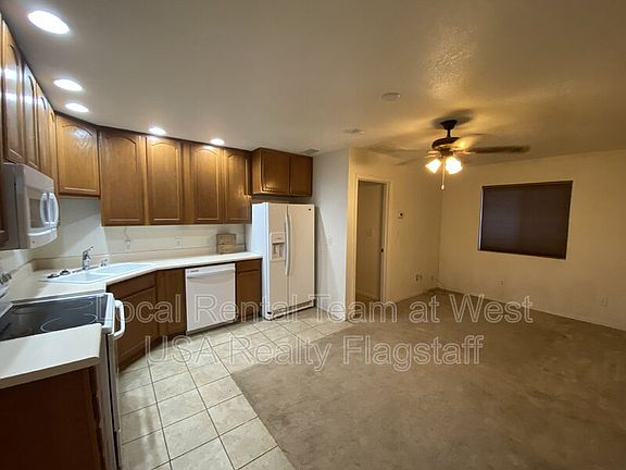 3rd image of 3018 N Loma Vista Dr
