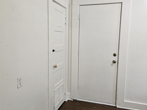 3rd image of 507 1/2 W Melba Ave