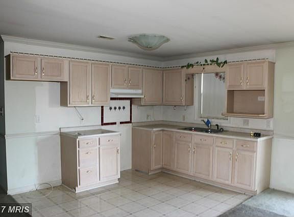 5th image of 15912 Hibiscus Dr