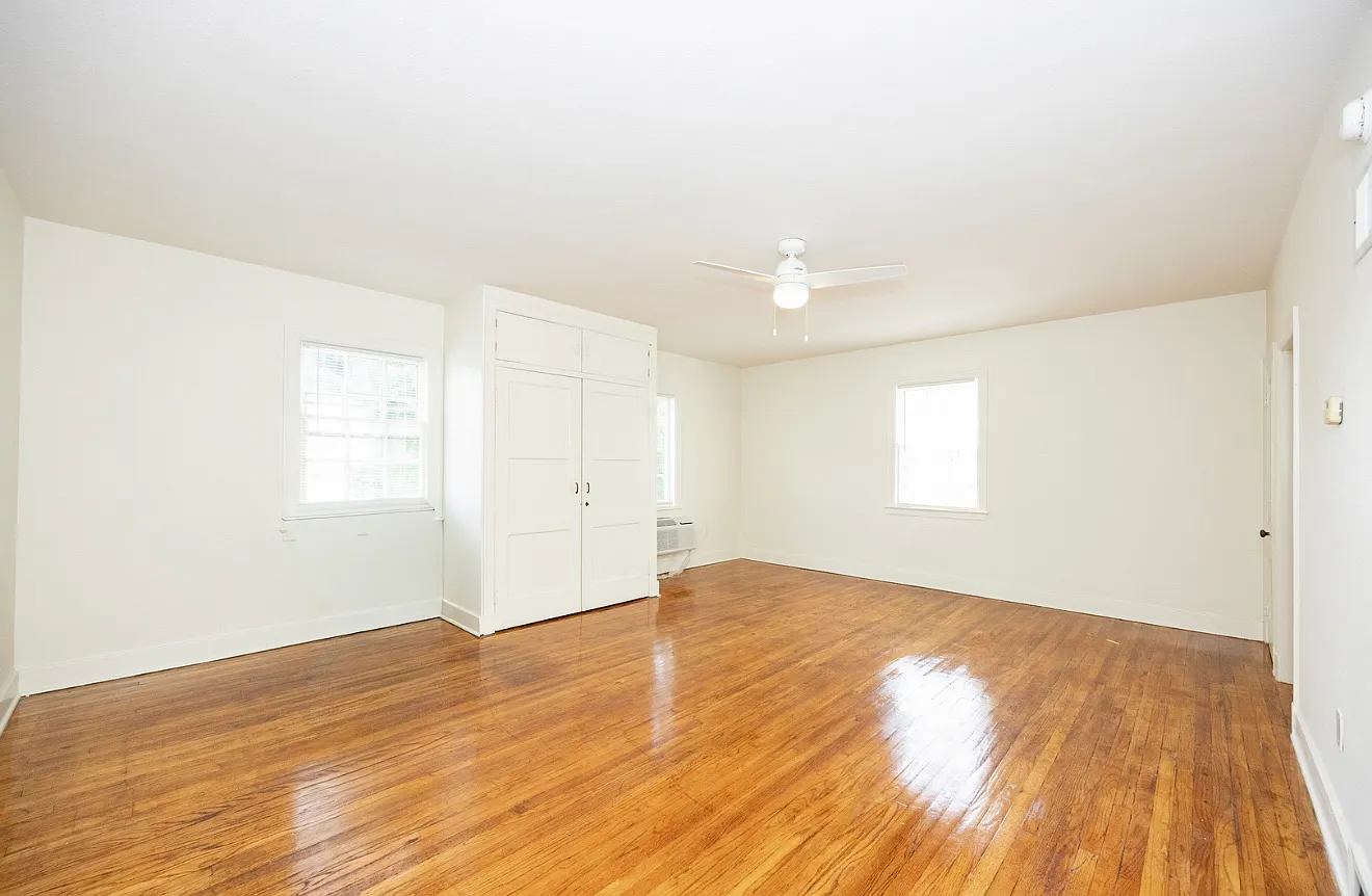 Studio, $850 — Photo 3