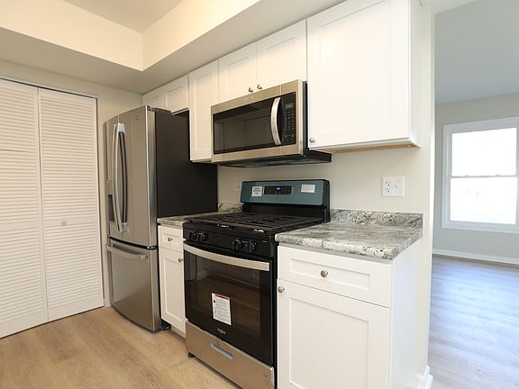 3rd image of 11Q Fernwood Dr #Q