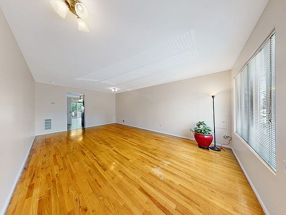 4th image of 31 Spirit Ln