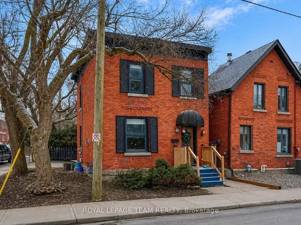 8 Lewis St, Ottawa, ON K2P 0S3
