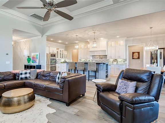 5th image of 610 Trailwood Cir