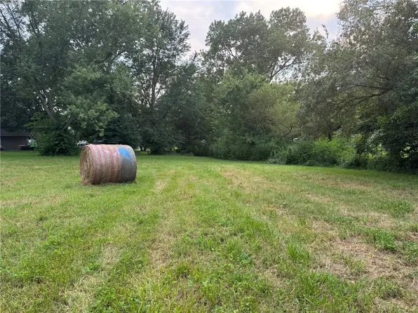 Cowell St, Paola, KS 66071