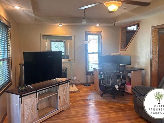 3rd image of 503 Nebraska St