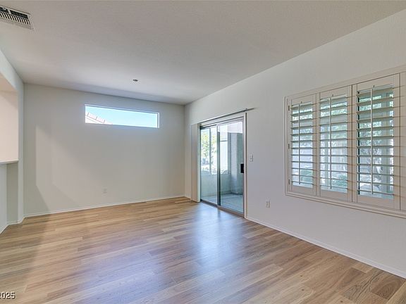 3rd image of 590 Mountain Links Dr
