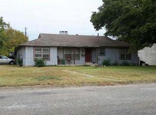 120 W Russell Ave, Bonham, TX 75418