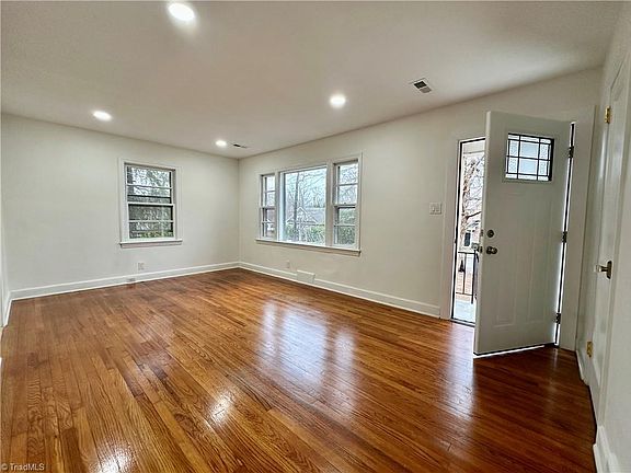 3rd image of 2855 Quincy Dr