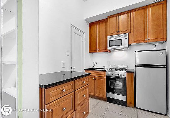 4th image of 315 W 105th St APT 3C