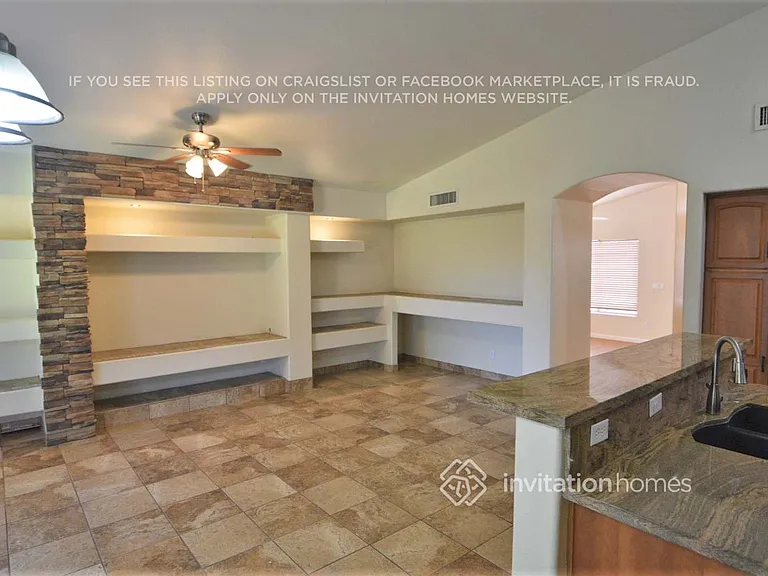 10886 W Loma Ln — Photo 8
