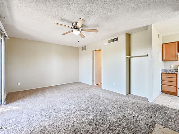 3rd image of 4410 N Longview Ave Unit 218
