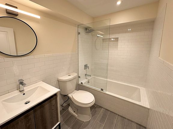 4th image of 217 Lexington Ave APT 1