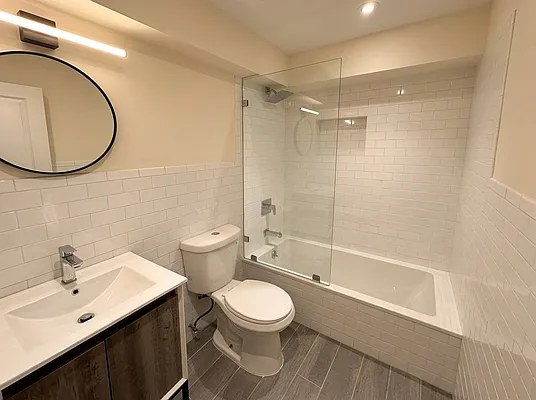 Bathroom, photo 1