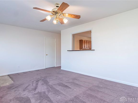 5th image of 219 Stewart Ave