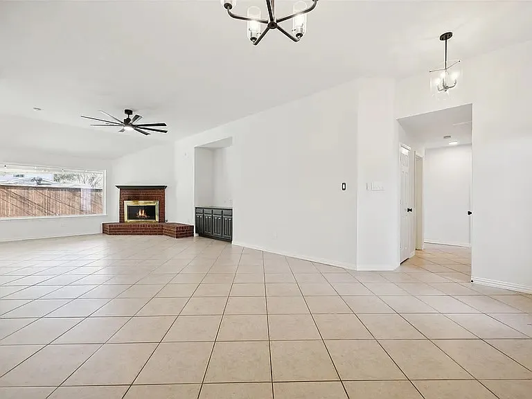 1016 Grand Central Pkwy — Photo 15