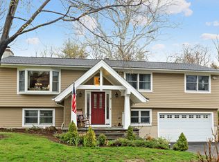 8 Benedict Rd, Cold Spring, NY 10516