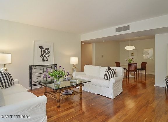 5th image of 100 E Bellevue Pl APT 5C
