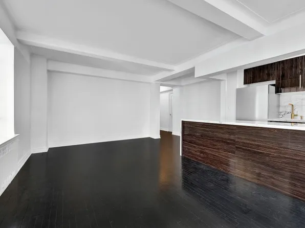 10 Park Avenue image 2 of 13