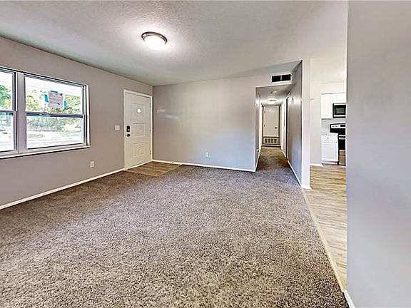 3rd image of 656 N Parkway St
