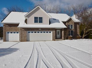 11377 Hillbridge Ct, Freeland, MI 48623