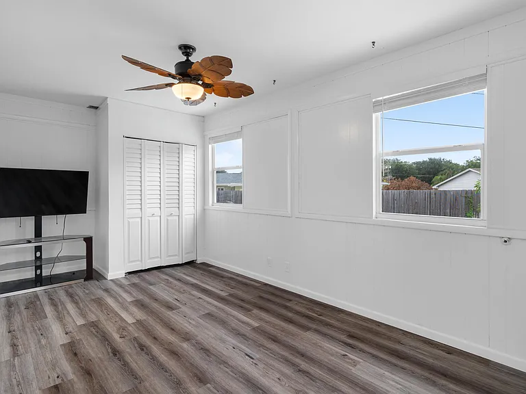 2331 NE 15th Ct — Photo 23